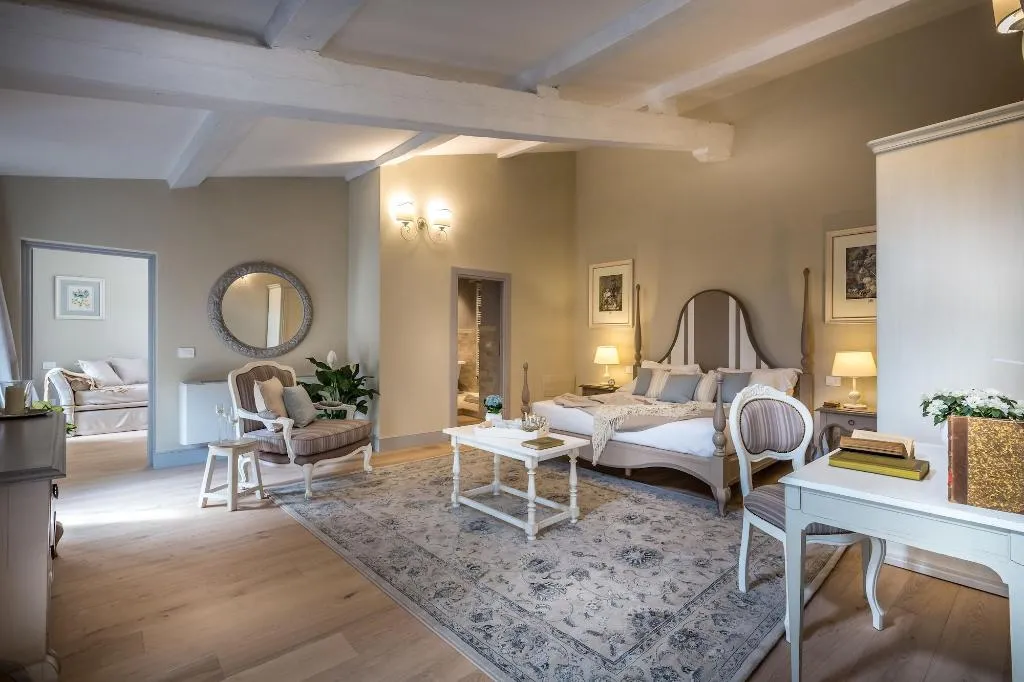 Room, Palazzo Ridolfi, Florence