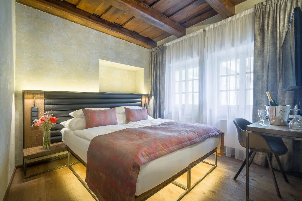 QUADRUPLE DELUXE Room, Hotel Waldstein, Prague