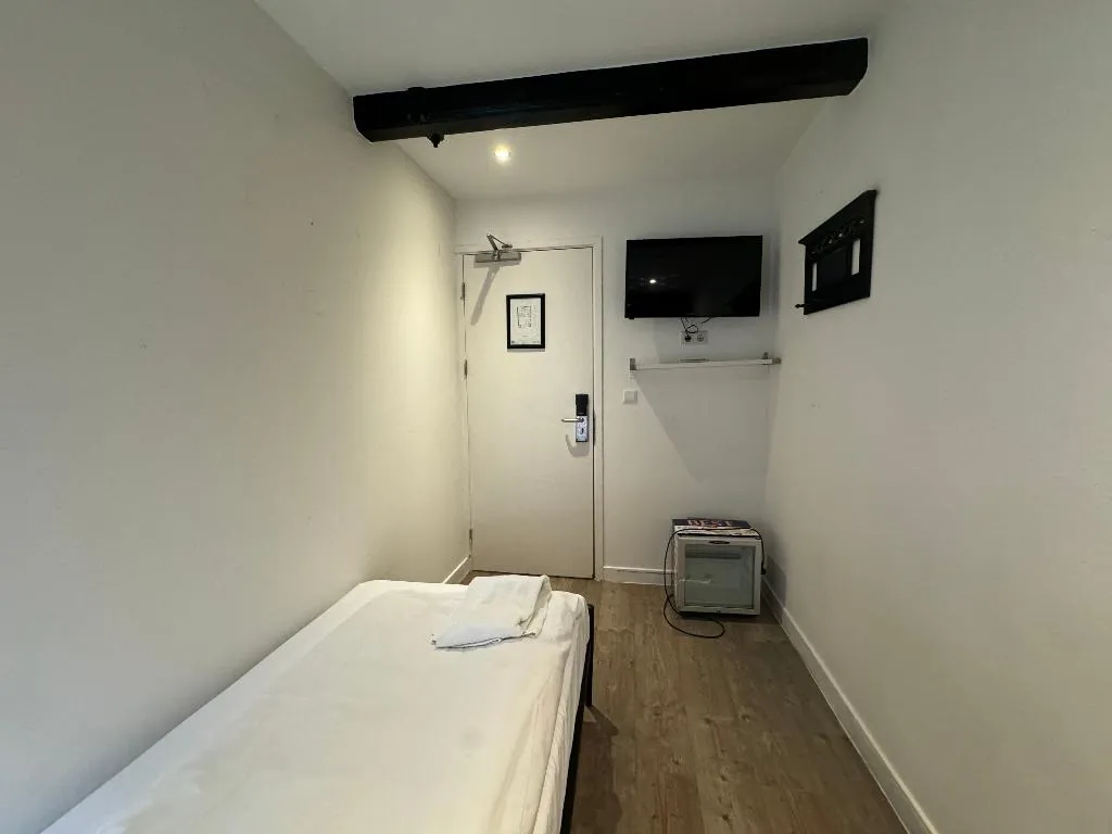 SINGLE WITH SHARED BATHROOM Room, Hotel La Belle Vue, Amsterdam