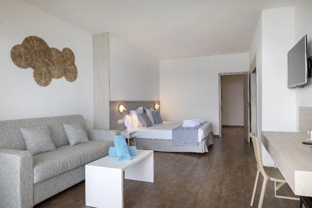 Double or Twin SUPERIOR SEA FRONT Room, Alua Calas de Mallorca Resort, Majorca