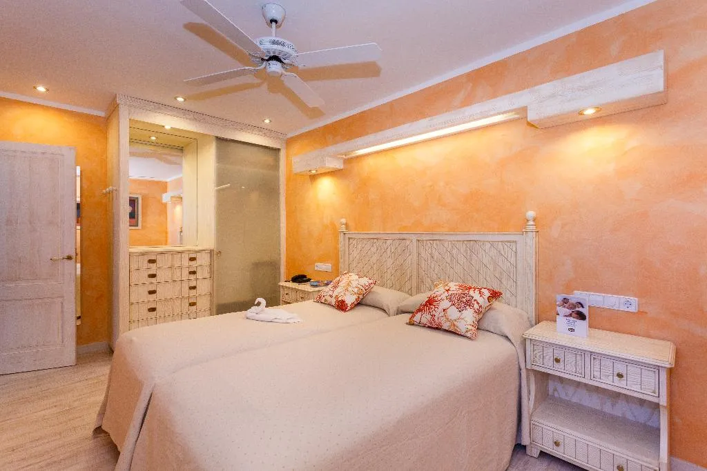 APARTMENT SEA VIEW CAPACITY 4 Room, Royal Son Bou Family Club, Menorca