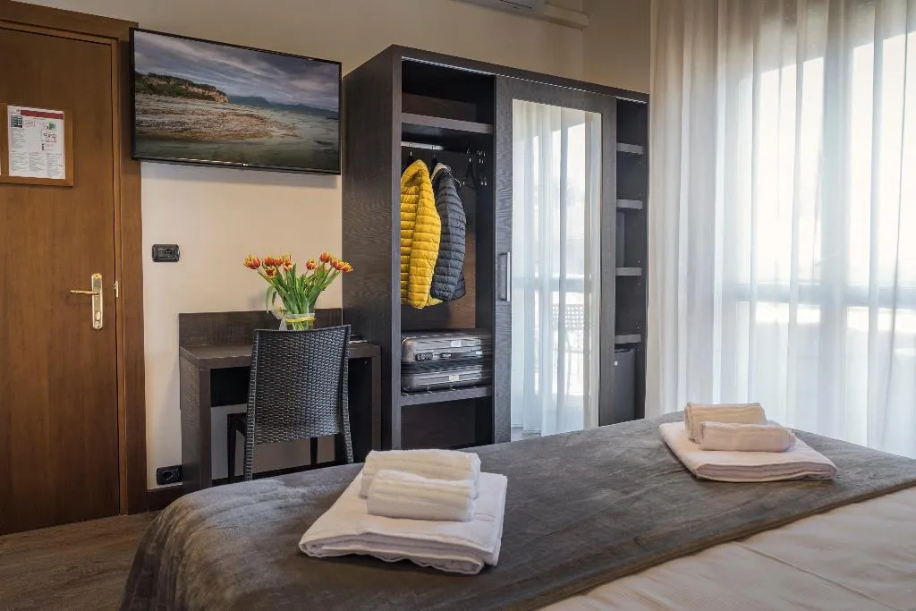 DOUBLE CLASSIC Room, Hotel Gardenia Sirmione, Milan