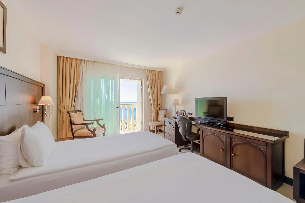 TWIN SEA FRONT Room, Crowne Plaza Antalya, Antalya