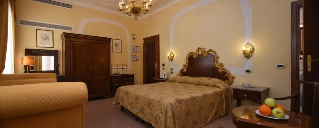 QUADRUPLE STANDARD Room, San Moise, Venice