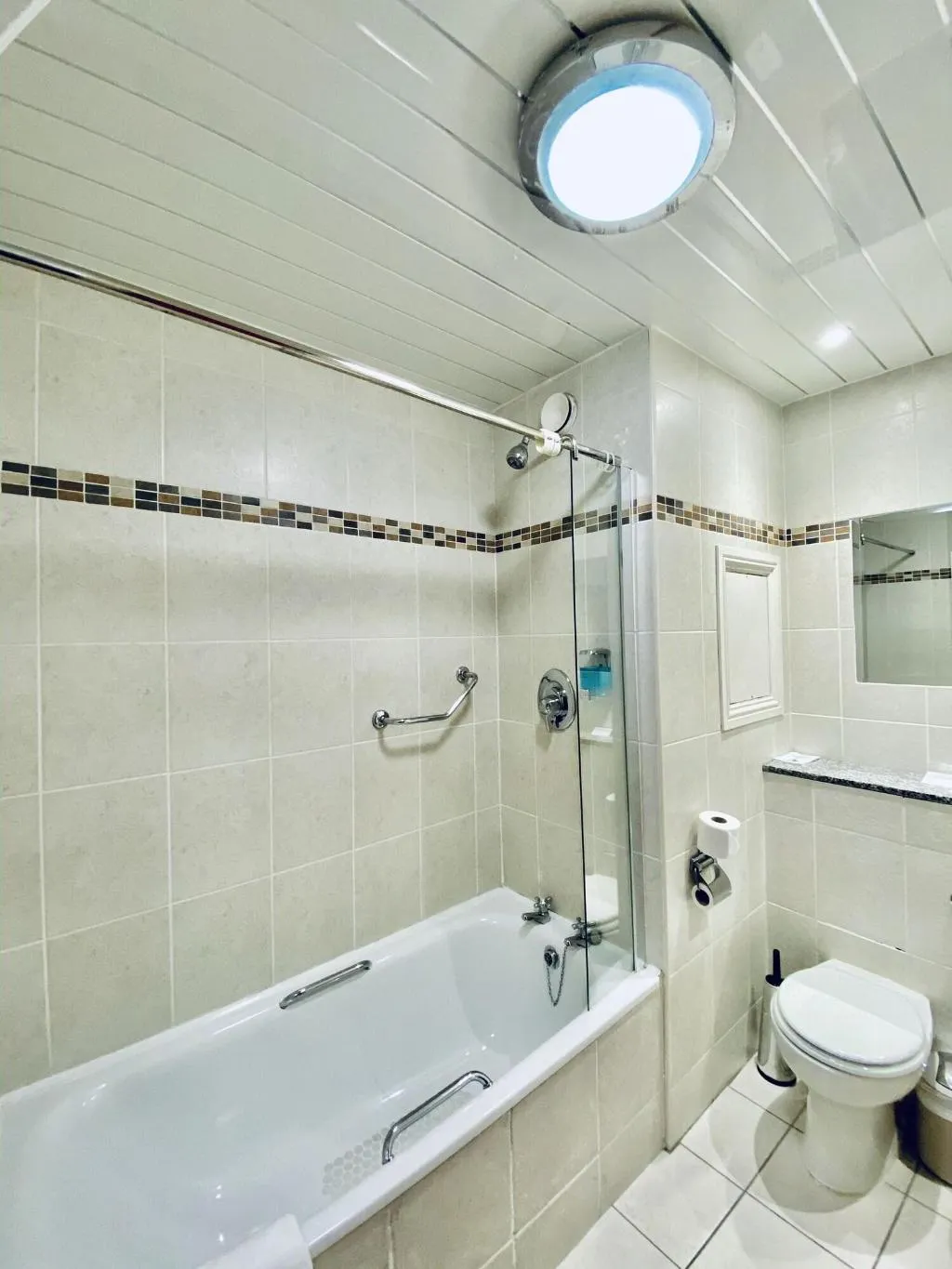 TRIPLE TWO BEDS Room, Beresford Dublin, Dublin