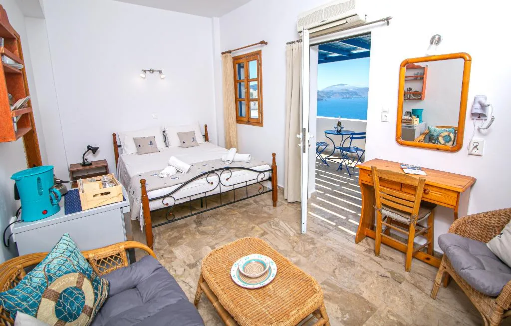 DOUBLE WITH VIEWS Room, Stelios Rooms Golden View, Santorini