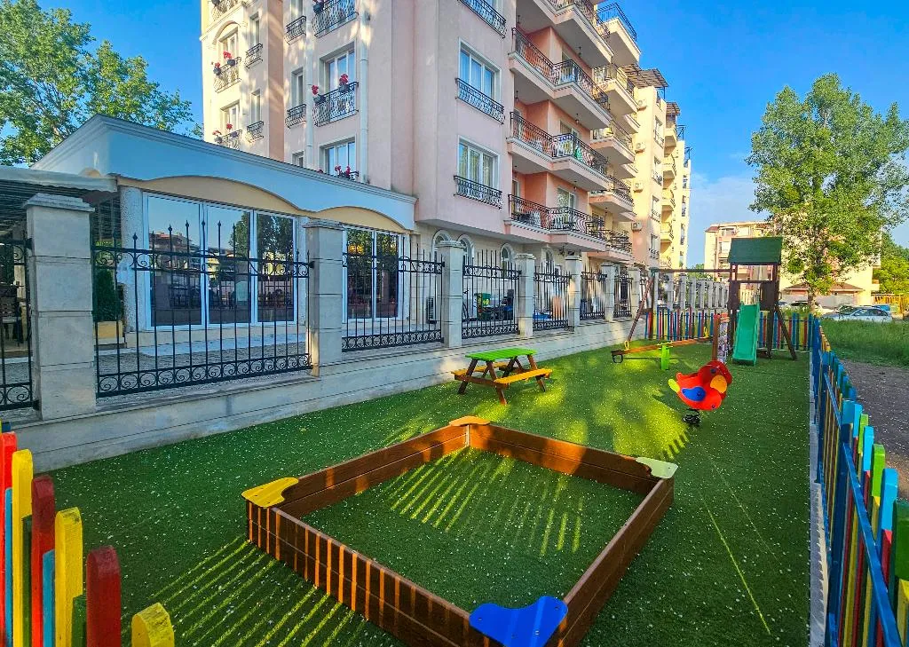 Sports and Entertainment, Avenue Deluxe, Bourgas
