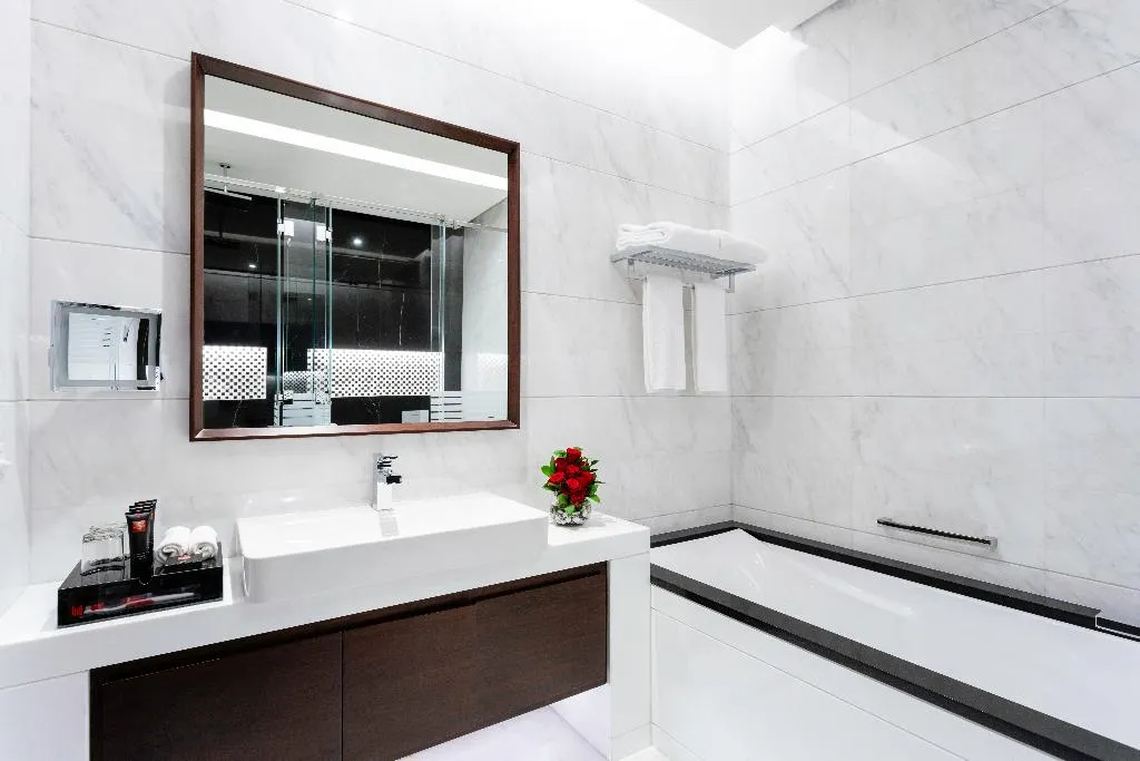 DOUBLE SUPERIOR WITH VIEWS Room, Renaissance Business Bay Hotel, Dubai, Dubai