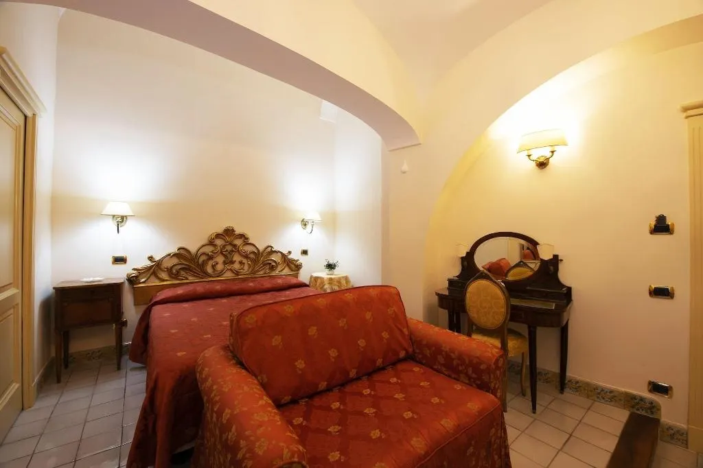 Room, Residenza Del Duca, Naples
