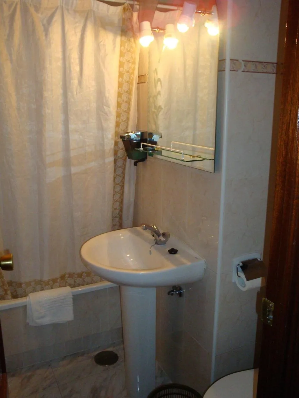 Room, Hostal Zamora, Madrid