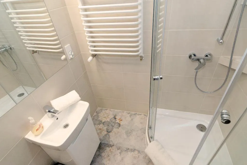 APARTMENT CAPACITY 6 TWO BEDROOMS Room, P&J Tourist Apartments, Krakow