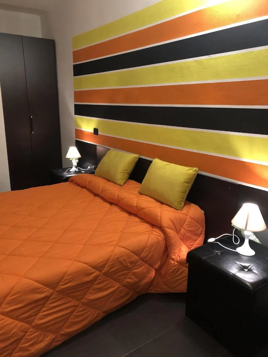Room, Moonrose, Milan