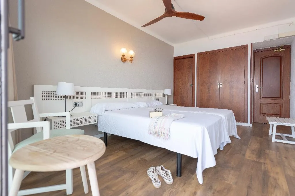Room, Baronia, Majorca