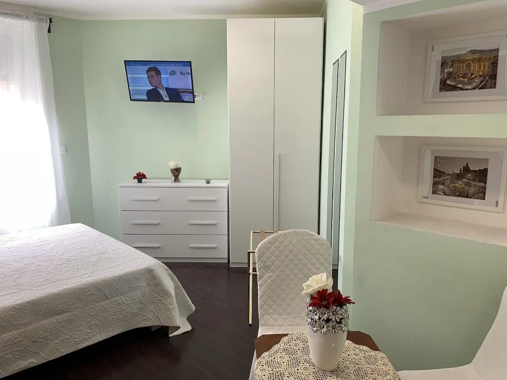 Room, Piazza Istria - Gh B&B, Rome
