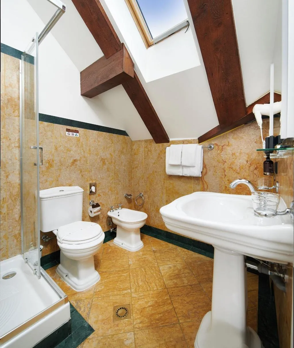 SUITE DELUXE Room, Charles Bridge Palace, Prague