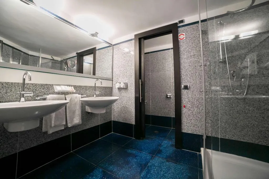 JUNIOR SUITE KING SIZE BED Room, Best Western Plus Hotel Universo, Rome
