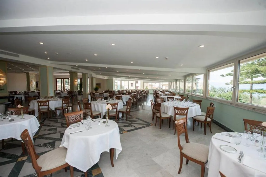 Restaurant, Grand Hotel Vesuvio, Naples