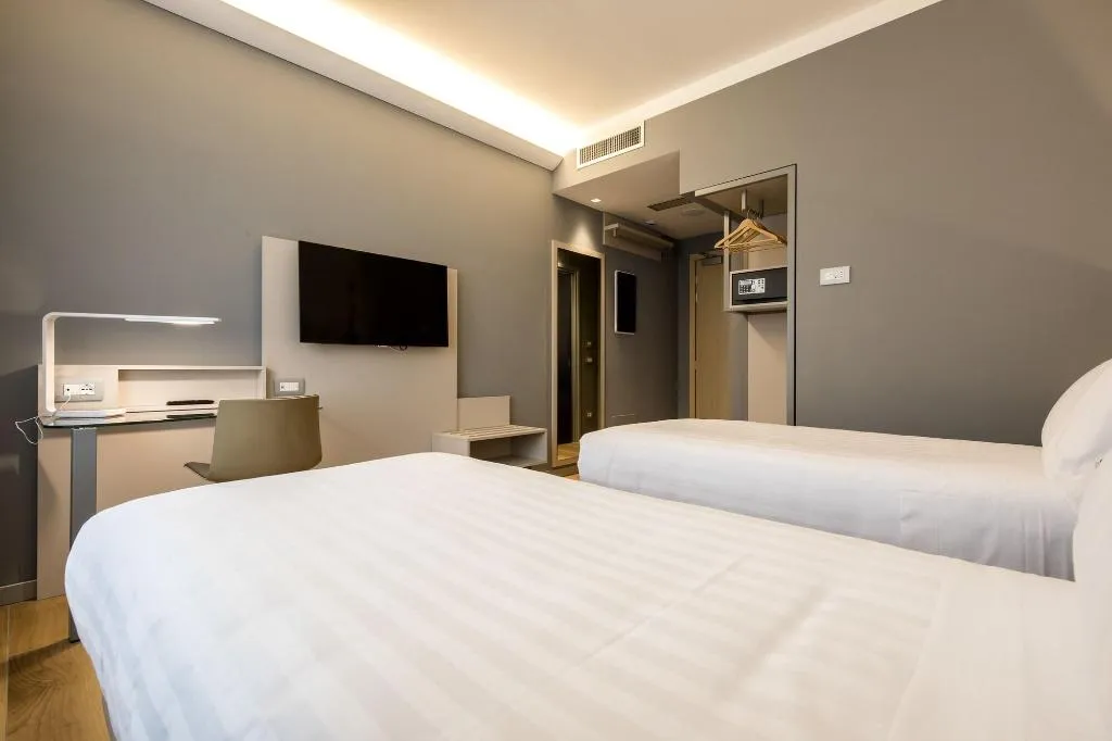Room, 43 Station Hotel, Milan