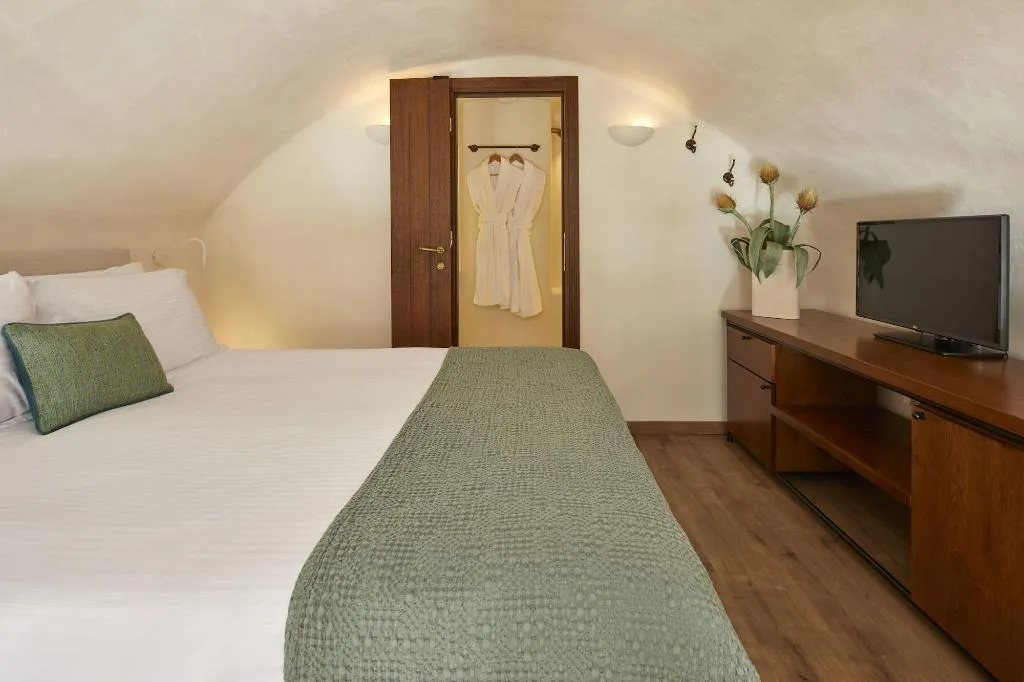 Room, Winery Hotel 1870, Santorini