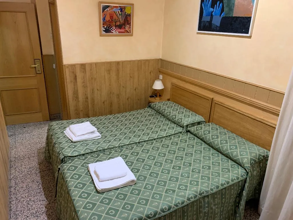 DOUBLE STANDARD Room, Hostal Juan XXIII, Madrid