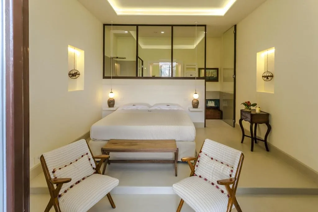 Room, Yacht Club Capo Cervo Suites, Naples