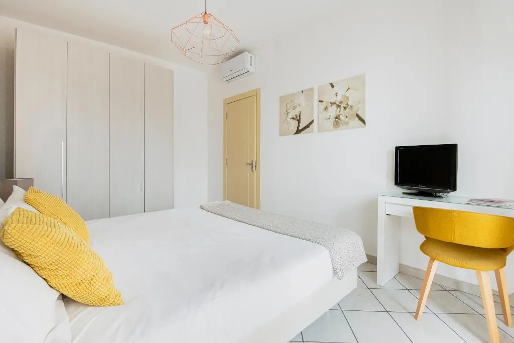 APARTMENT TWO BEDROOMS WITH AIR CONDITIONING Room, HQ Aparthotel Milano Inn – Smart Suites, Milan