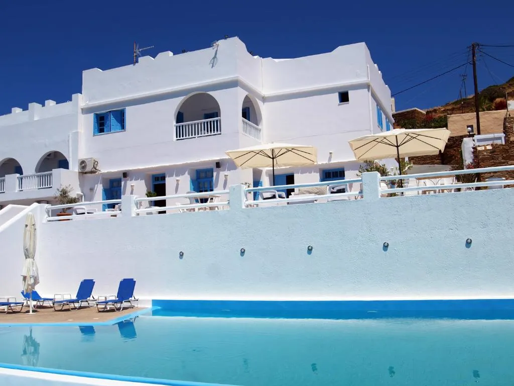 Pool, Petradi, Santorini