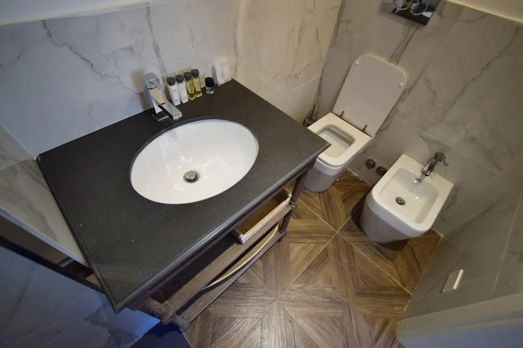 Room, Kf Deluxe B B, Florence