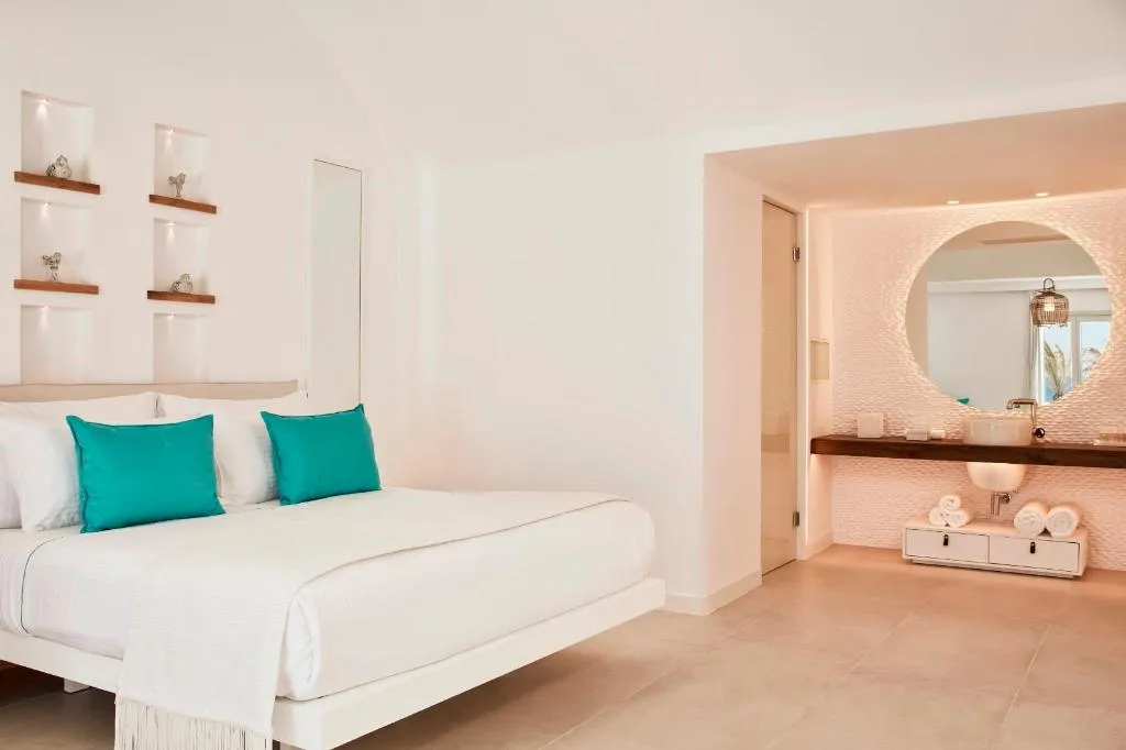 SUITE SUPERIOR WITH DOUBLE BED Room, Nikki Beach Resort & Spa Santorini, Athens