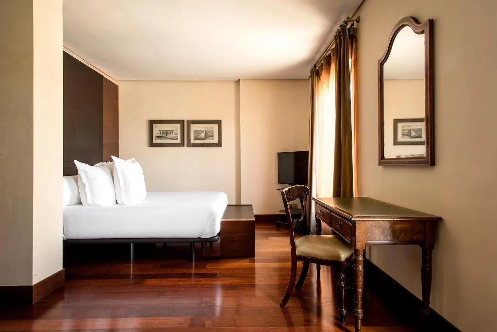 SUITE KING SIZE BED Room, Hotel Villa Real, Madrid