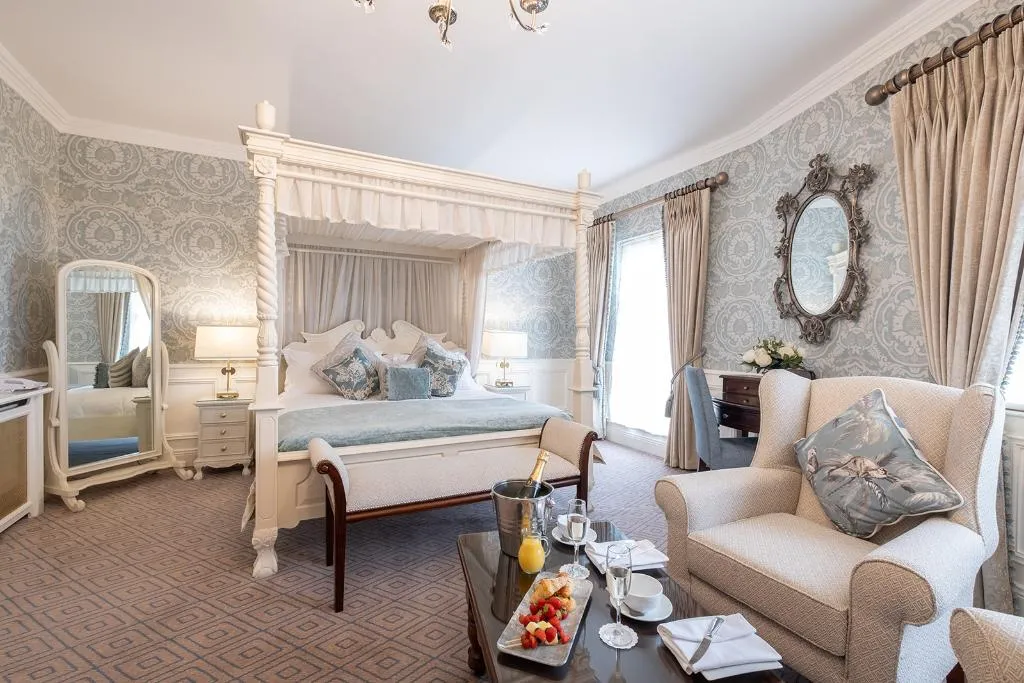 SUITE HONEYMOON Room, Clanard Court Hotel, Dublin