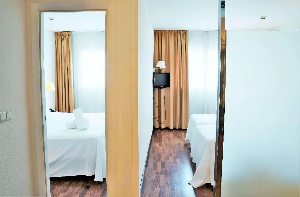 Room, Port Valencia Feria, Valencia