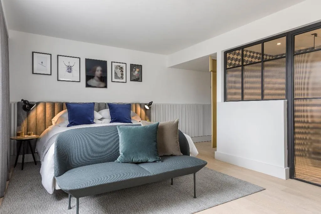 DOUBLE PREMIUM KING BED Room, Kimpton De Witt Amsterdam, Amsterdam