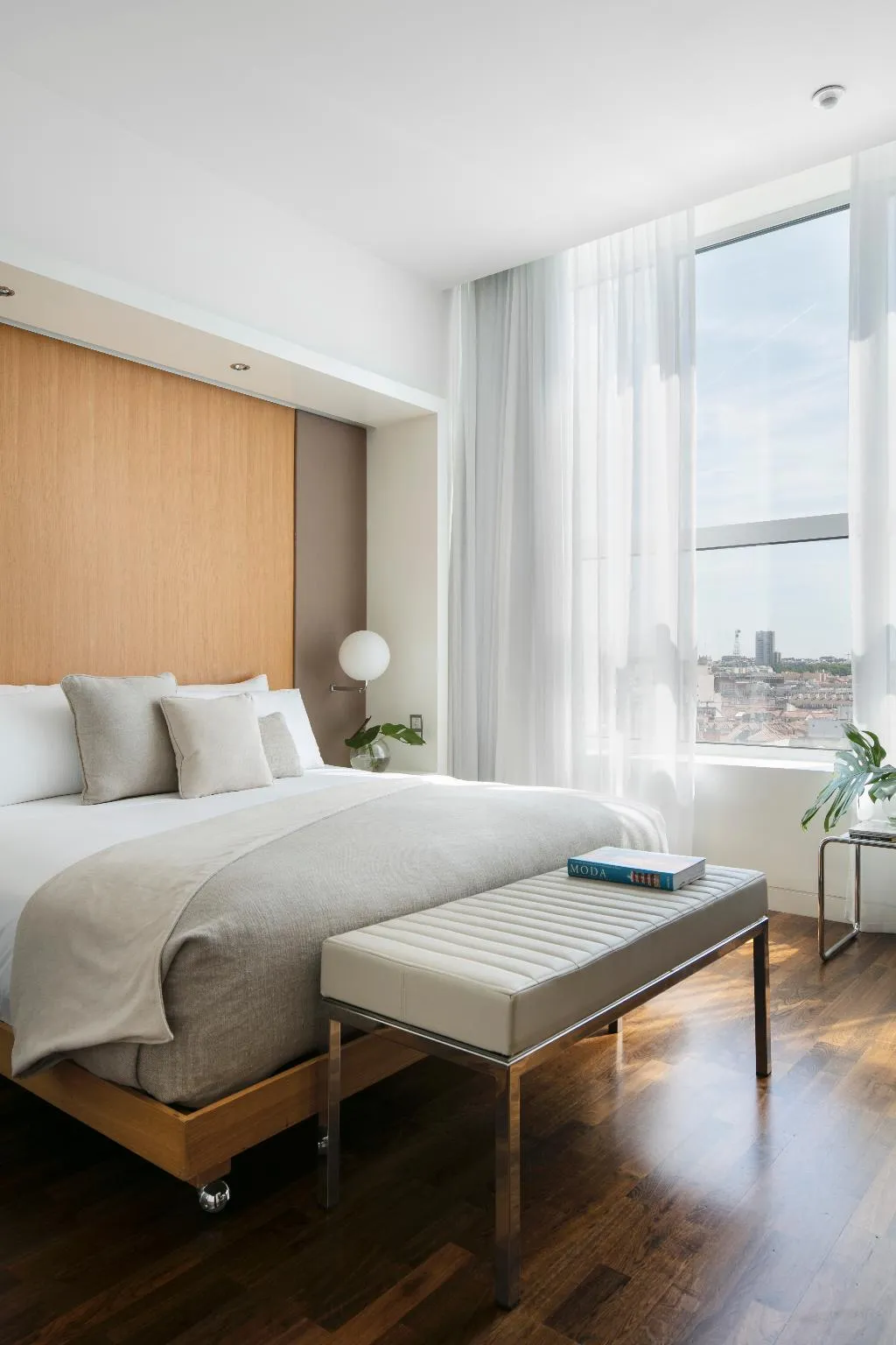 Room, ME Madrid Reina Victoria, Madrid