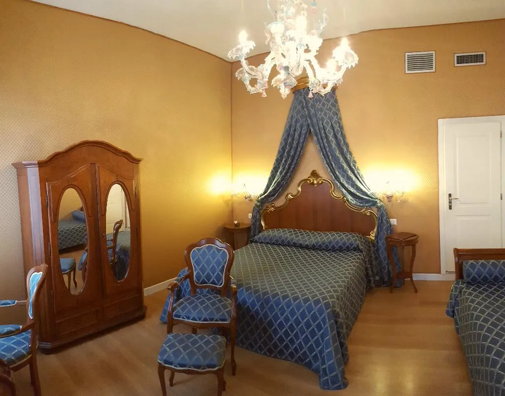 JUNIOR SUITE CANAL VIEW Room, Hotel Locanda Canal, Venice