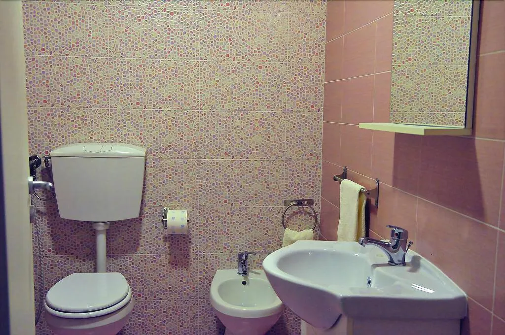 Room, B&B In giro per Napoli, Naples