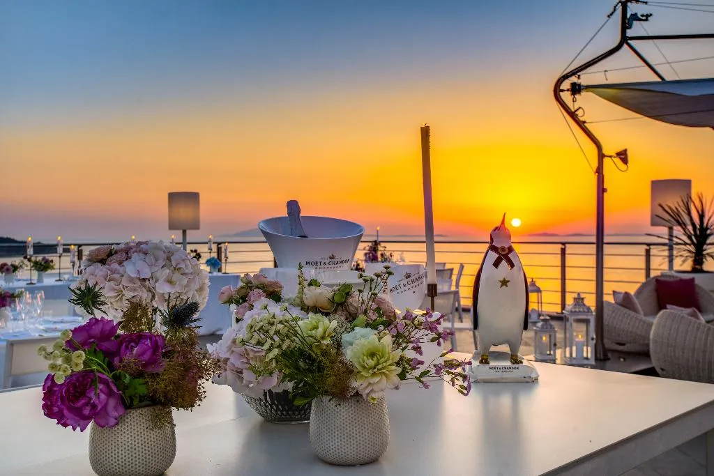 Terrace, Hotel Mediterraneo Sorrento, Naples