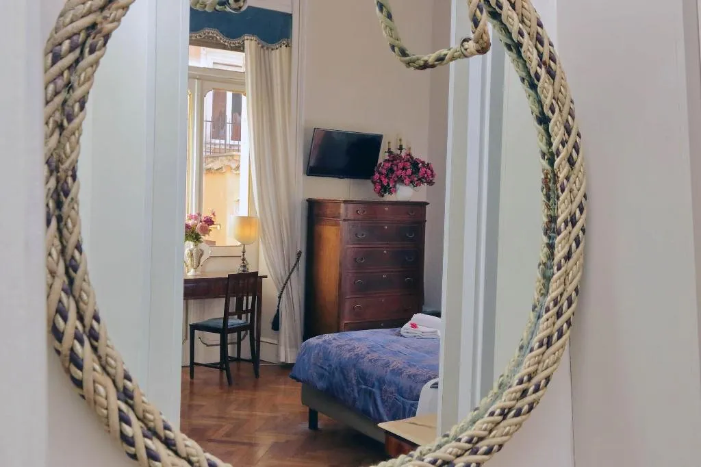 Room, Domus Monamì Luxury Suites, Rome