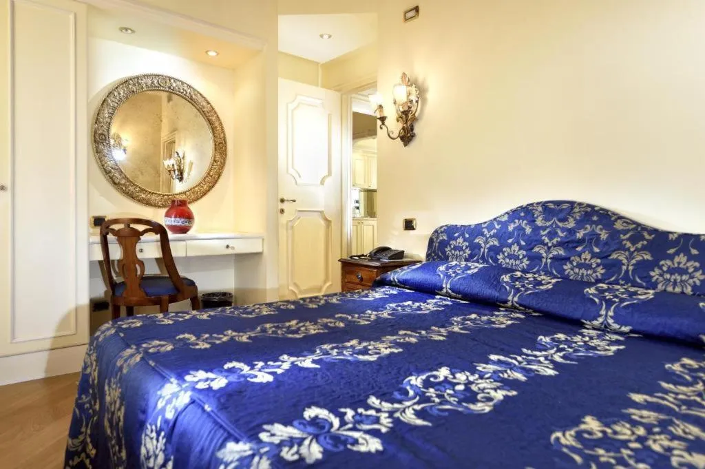APARTMENT SUPERIOR CAPACITY 3 Room, Torre dell’Orologio Signature Residence, Venice