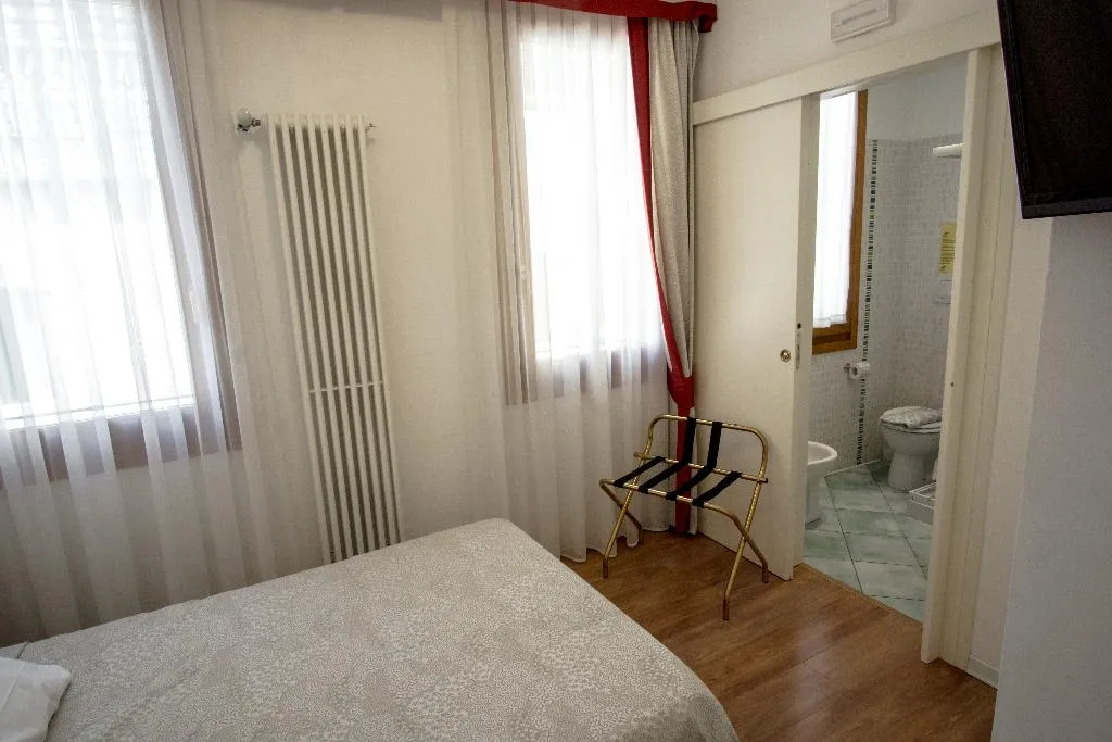 SINGLE STANDARD Room, Antigo Trovatore, Venice