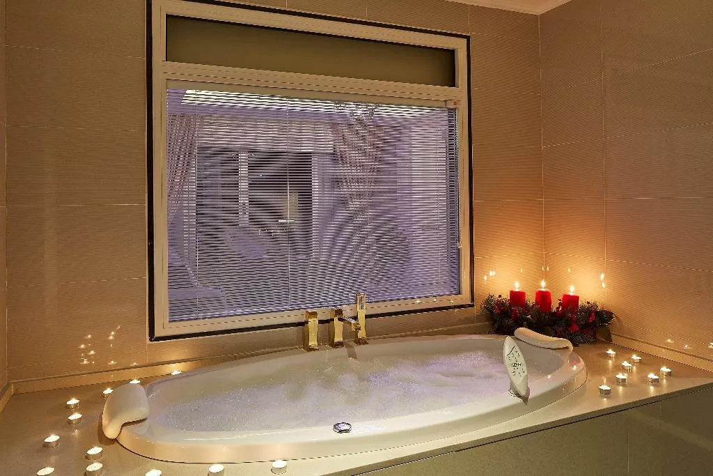 Room, DoubleTree By Hilton Izmir Alsancak, Izmir