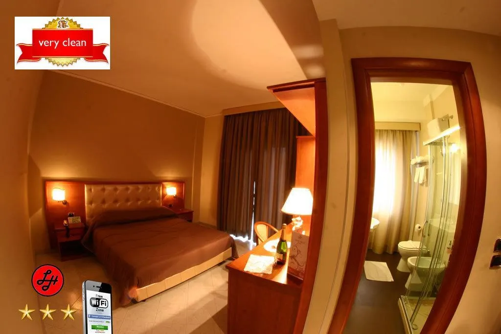 Room, Luxor Hotel, Naples