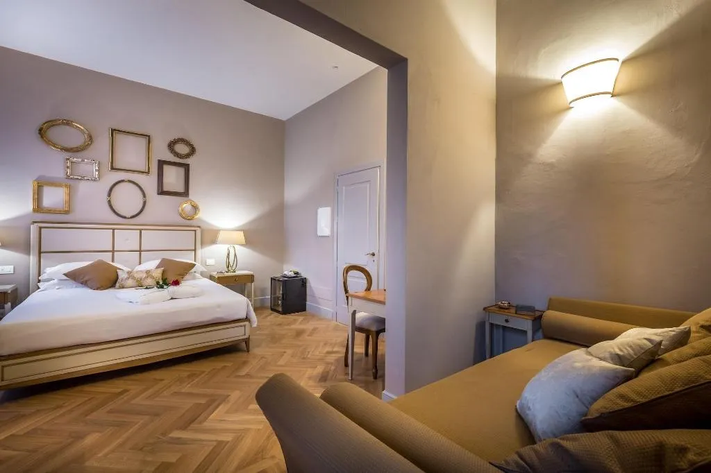 Room, Palazzo Ridolfi, Florence