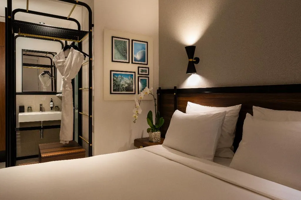 DOUBLE KING SIZE BED Room, Form Hotel Dubai, Dubai