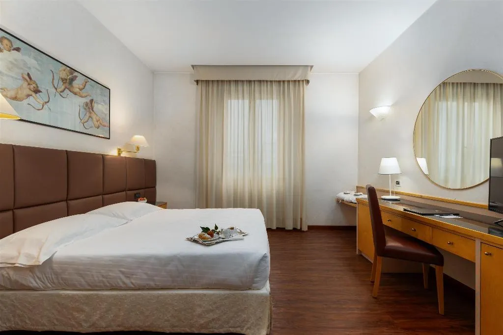 Room, Minerva, Florence