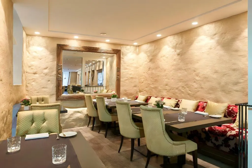Bar, Rixwell Collection Savoy Boutique Hotel, Tallinn