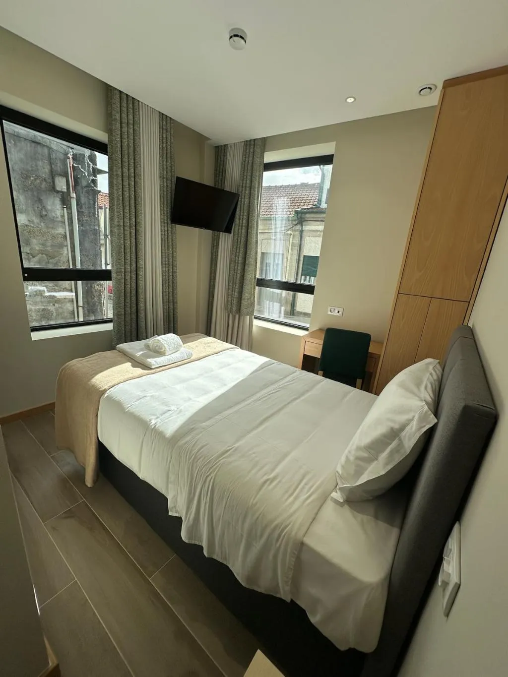 SINGLE STANDARD Room, Oporto Station Hostel & Rooms, Porto