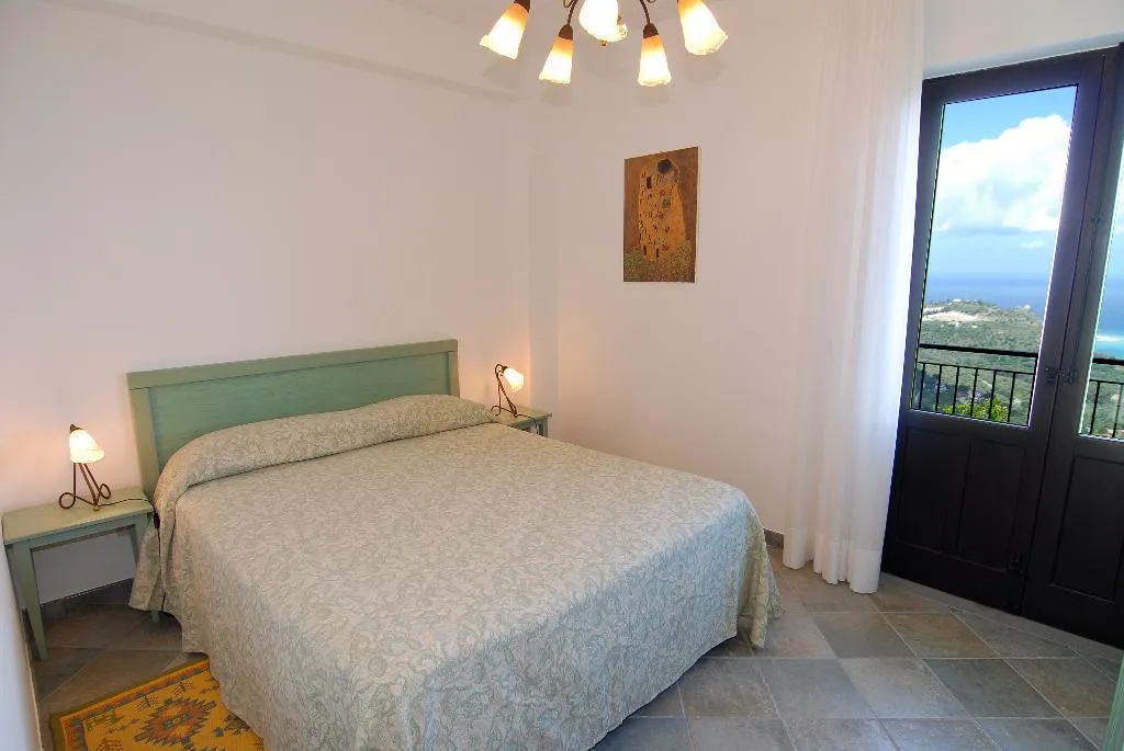 APARTMENT SEA VIEW TWO BEDROOMS Room, Residence Galati, Catania