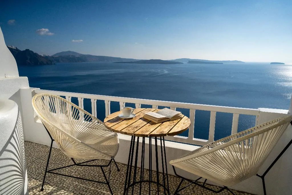 DOUBLE CLASSIC Room, Delfini Villas, Santorini