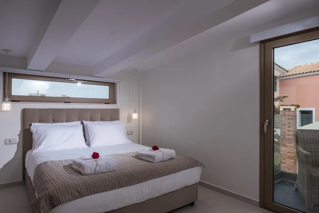SUITE DELUXE WITH PRIVATE POOL Room, Diamond Village, Crete